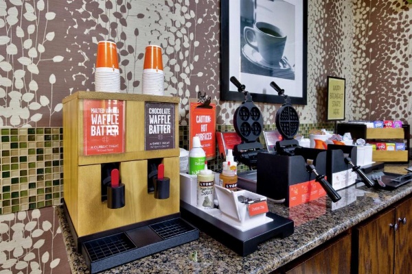 Hampton Inn By Hilton Salina image 10