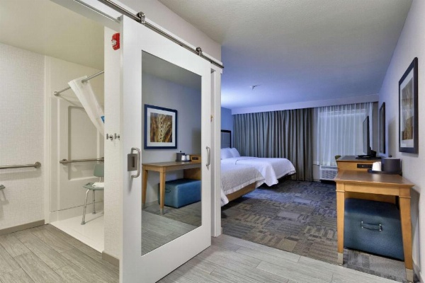 Hampton Inn By Hilton Salina image 15